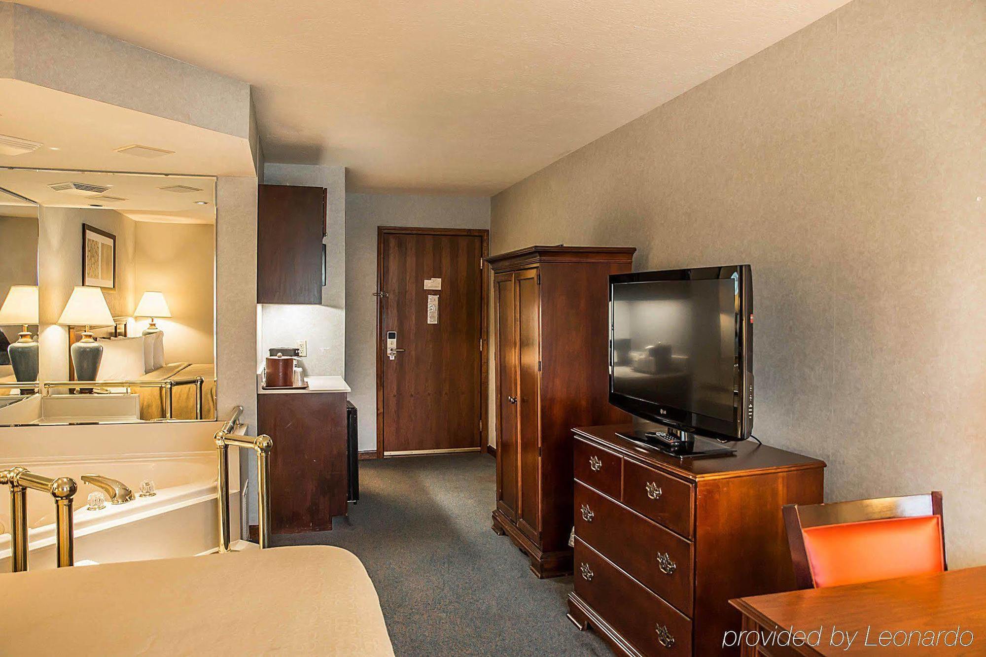 Quality Inn&Suites Cincinnati I-275 Springdale Esterno foto